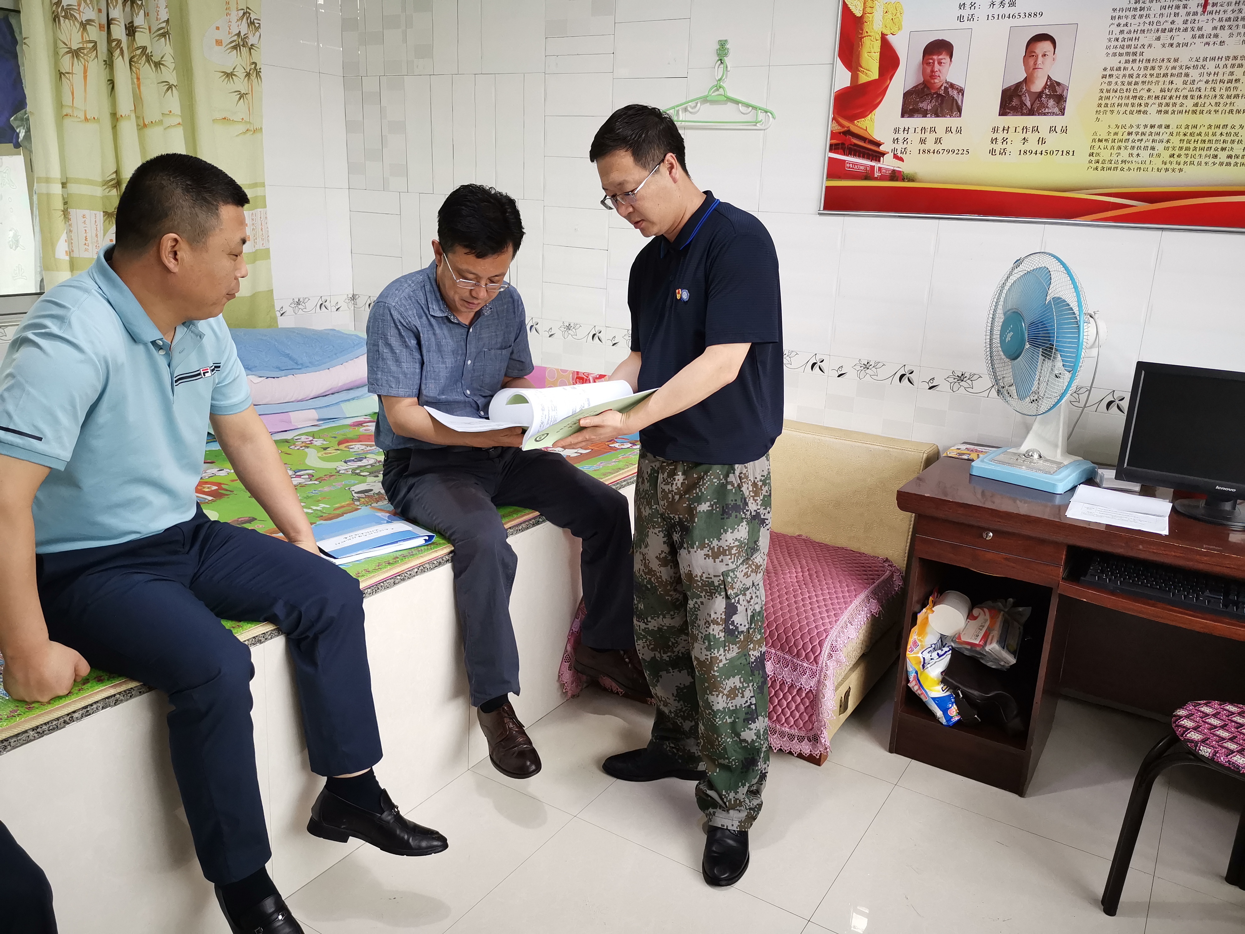 绥棱县委常委,宣传部部长周海波介绍了绥棱县扶贫工作基本情况,对学校
